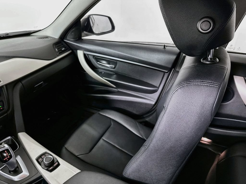 Used 2015 BMW 320i Sedan RWD image 21