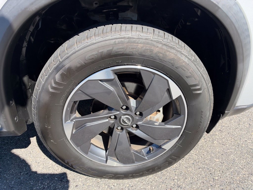 Used 2024 Nissan Rogue SV FWD image 16