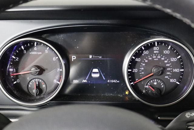 Used 2023 Kia Carnival LX FWD image 11