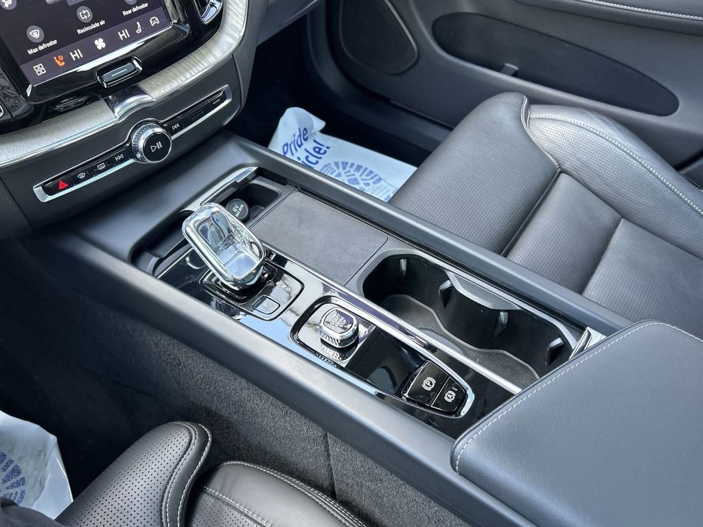 Certified 2022 Volvo XC60 B5 Inscription w/ Advanced Package AWD/4WD image 22