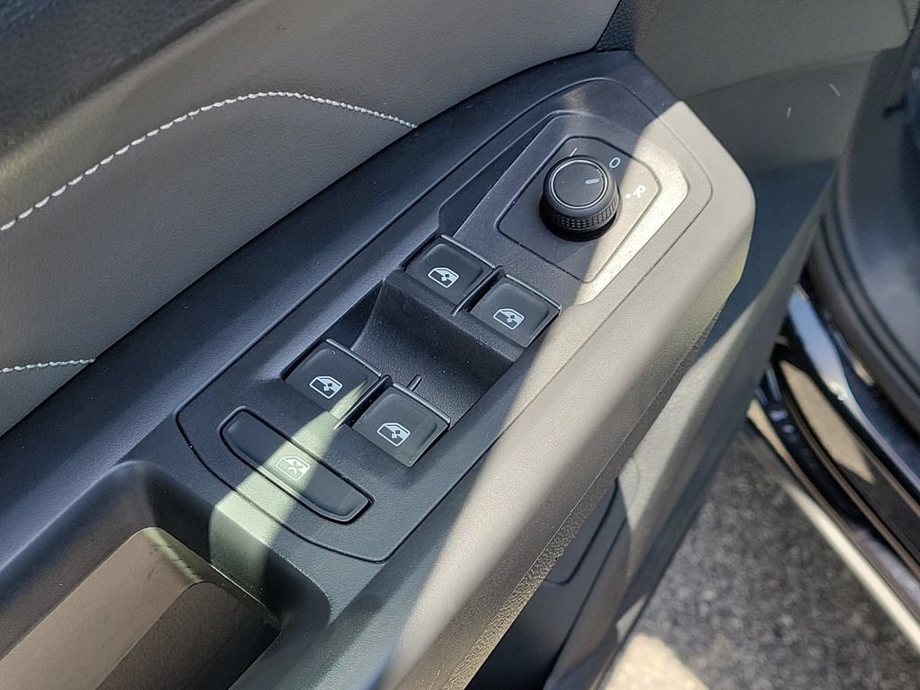Used 2023 Volkswagen Atlas SE w/ Black Wheel Package FWD image 20