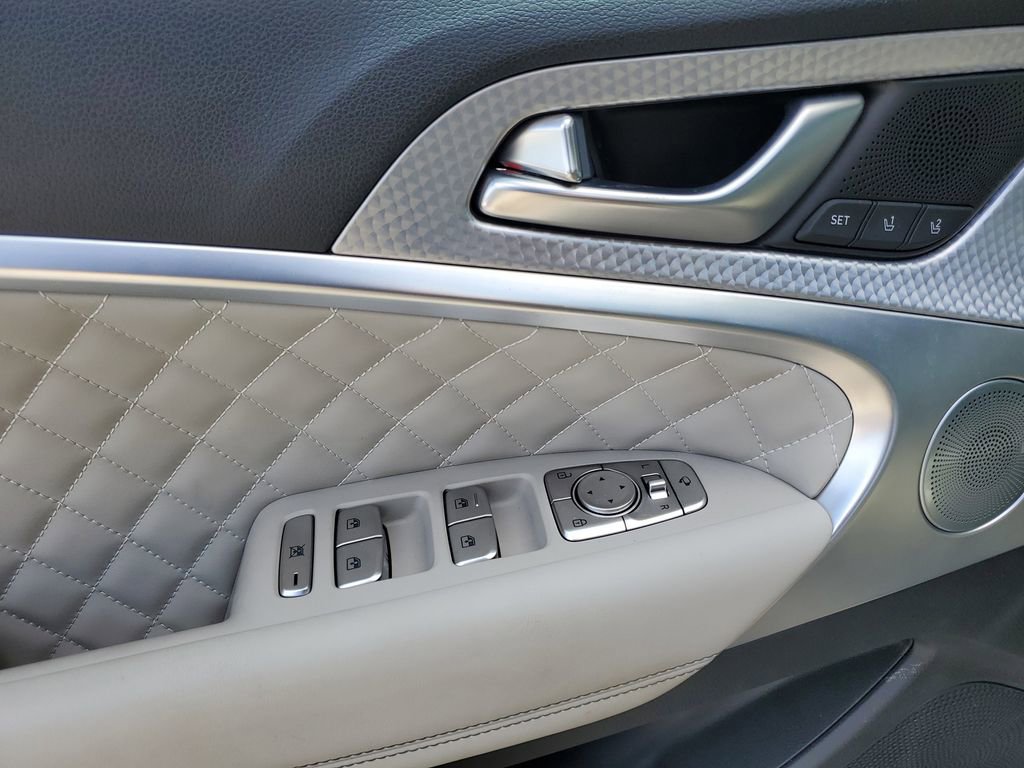 Used 2022 Genesis G70 3.3T image 21