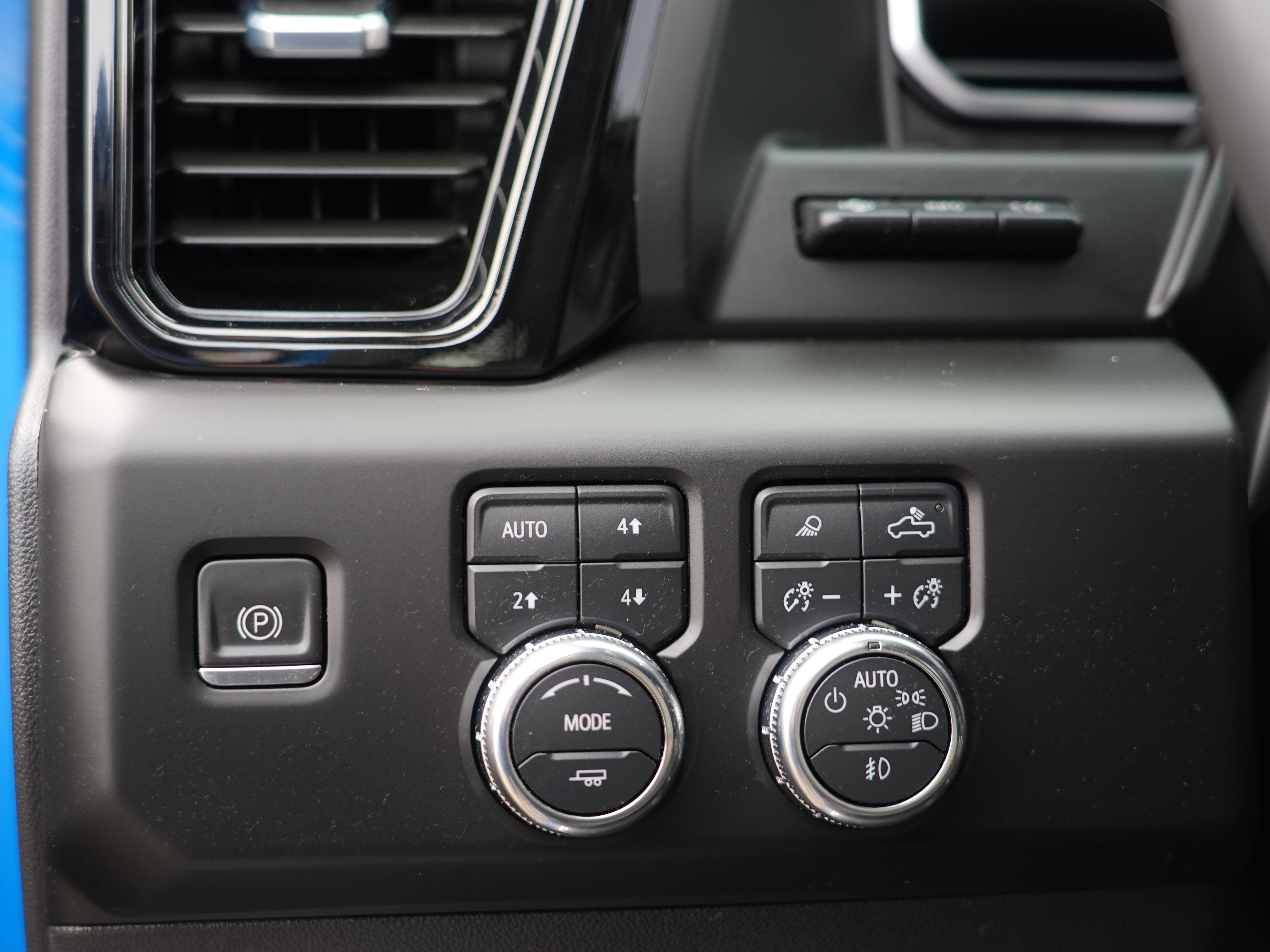 Used 2023 GMC Sierra 1500 AT4 w/ Technology Package AWD/4WD image 19