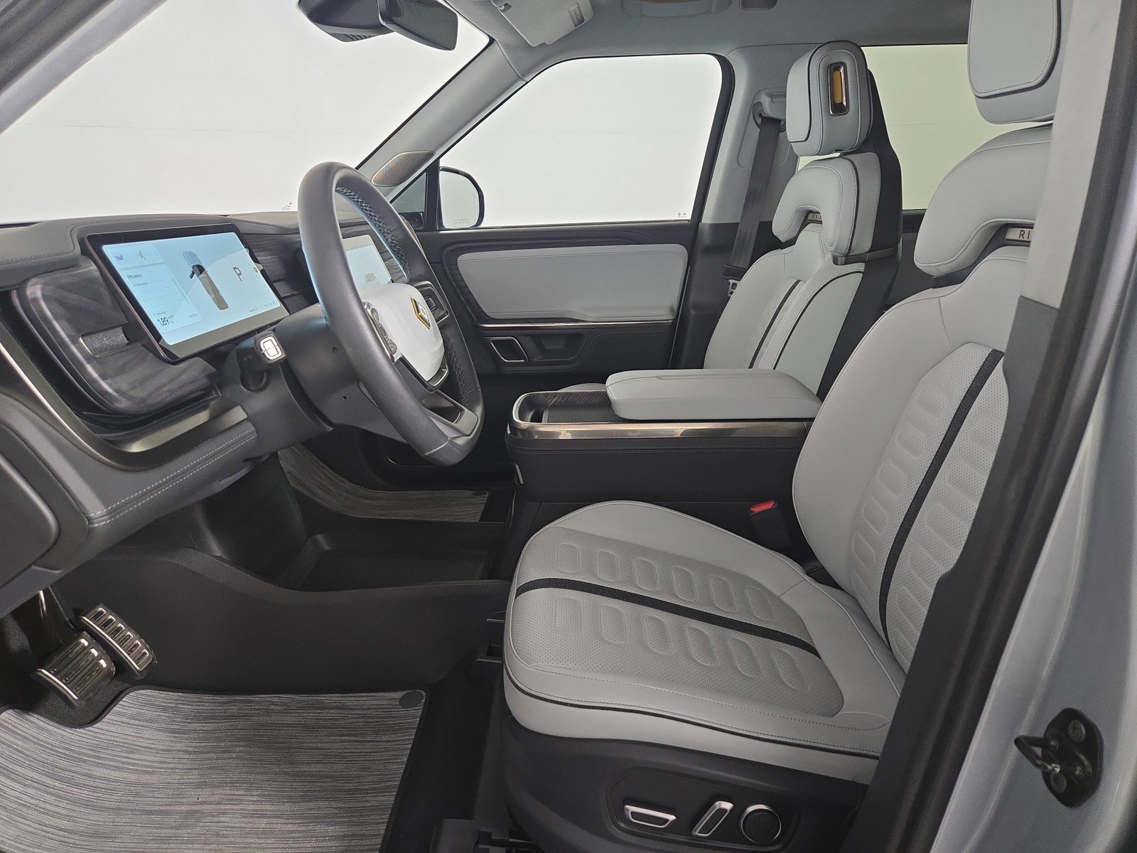 Used 2024 Rivian R1S Adventure image 20