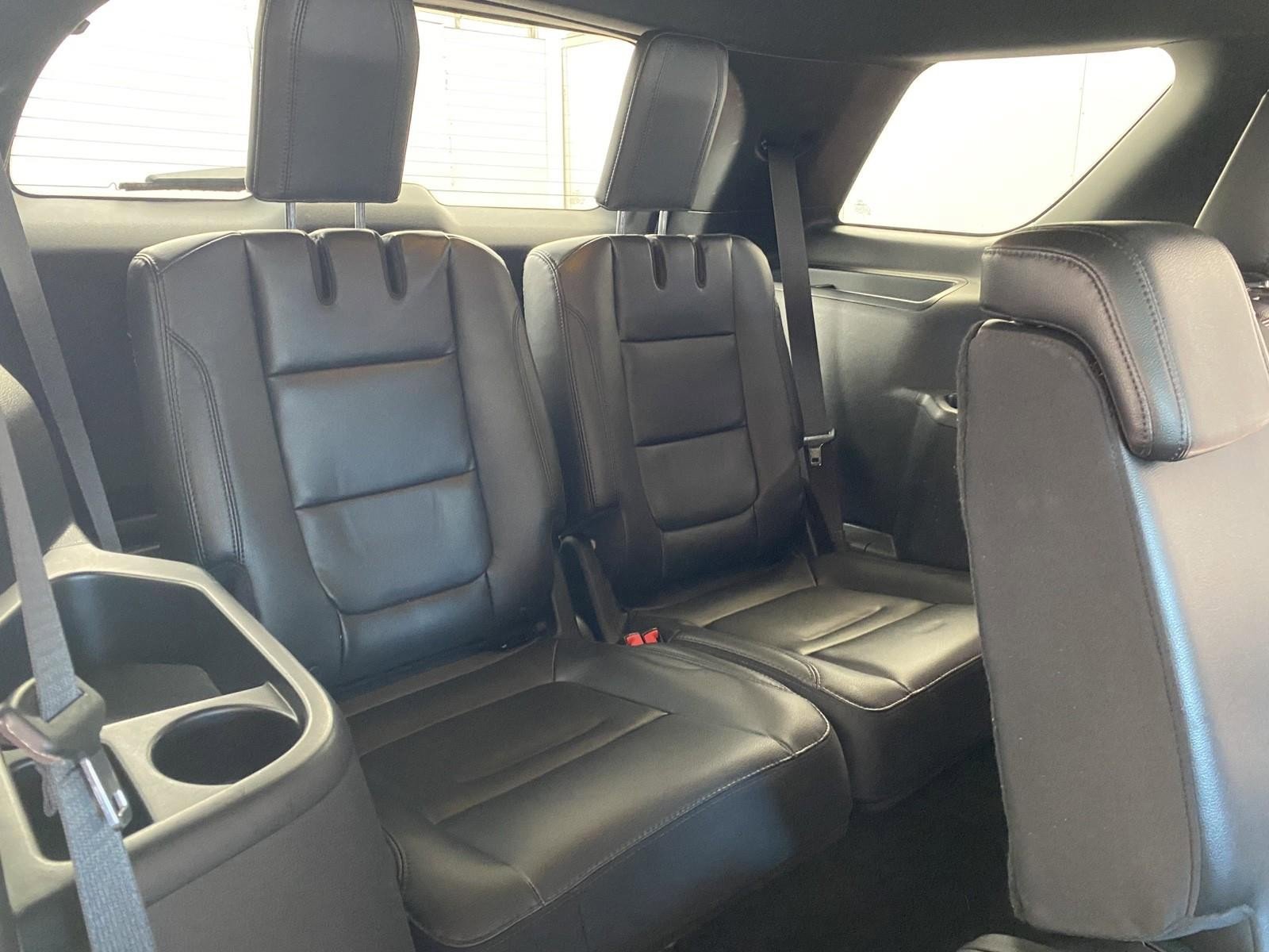 Used 2018 Ford Explorer XLT w/ Equipment Group 202A AWD/4WD image 13