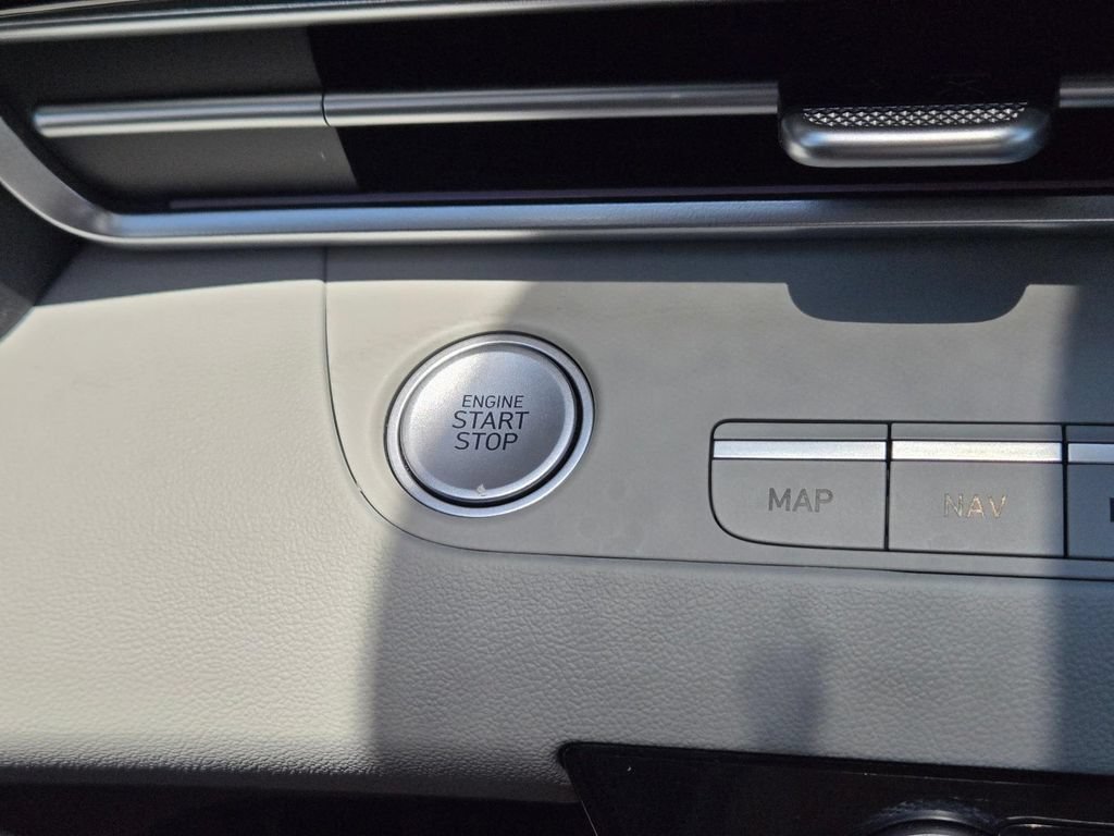 Certified 2025 Hyundai Elantra Limited FWD image 26
