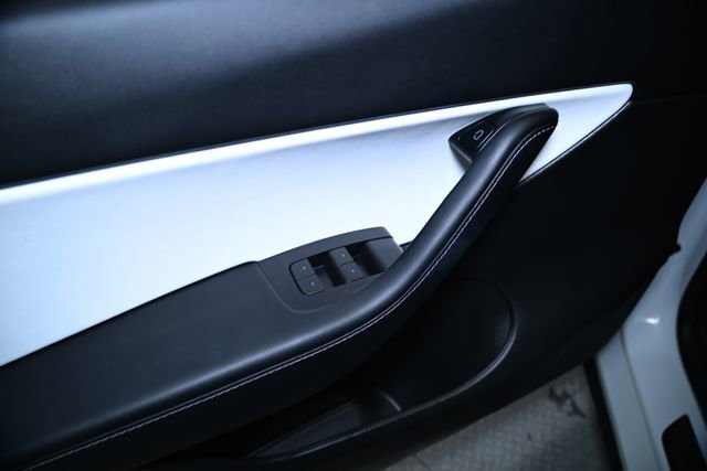 Used 2022 Tesla Model Y Long Range image 26