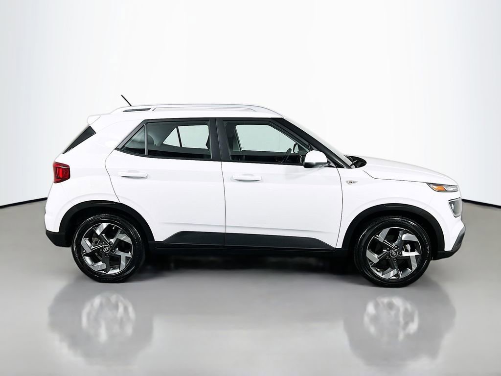 Used 2023 Hyundai Venue SEL w/ Cargo Package FWD image 4
