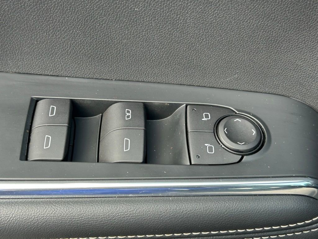 Used 2025 GMC Acadia Elevation image 31