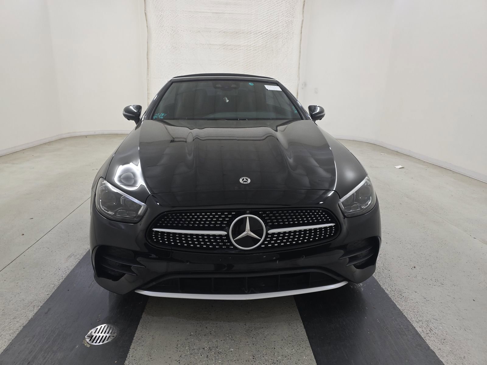 Used 2022 Mercedes-Benz E 450 4MATIC Cabriolet image 2