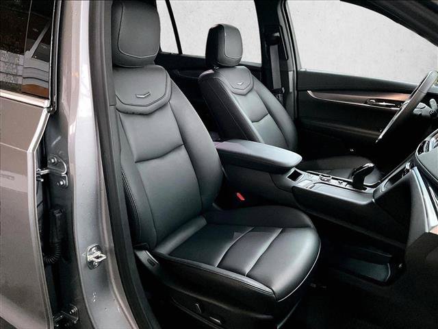 Certified 2025 Cadillac XT6 Luxury FWD image 9