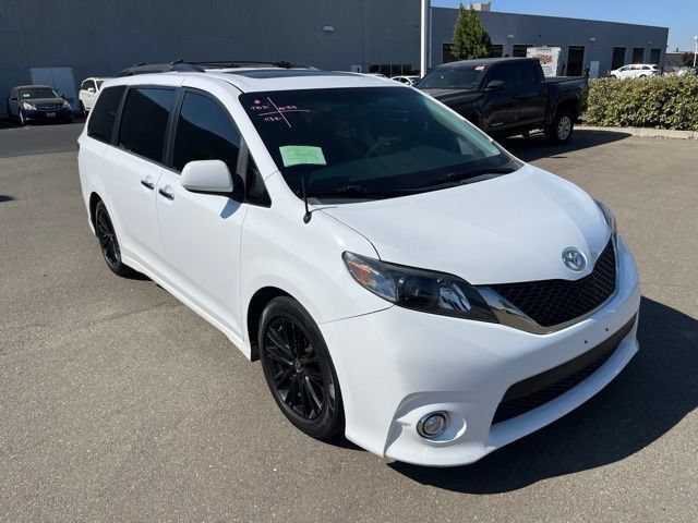 Used 2013 Toyota Sienna SE FWD image 2
