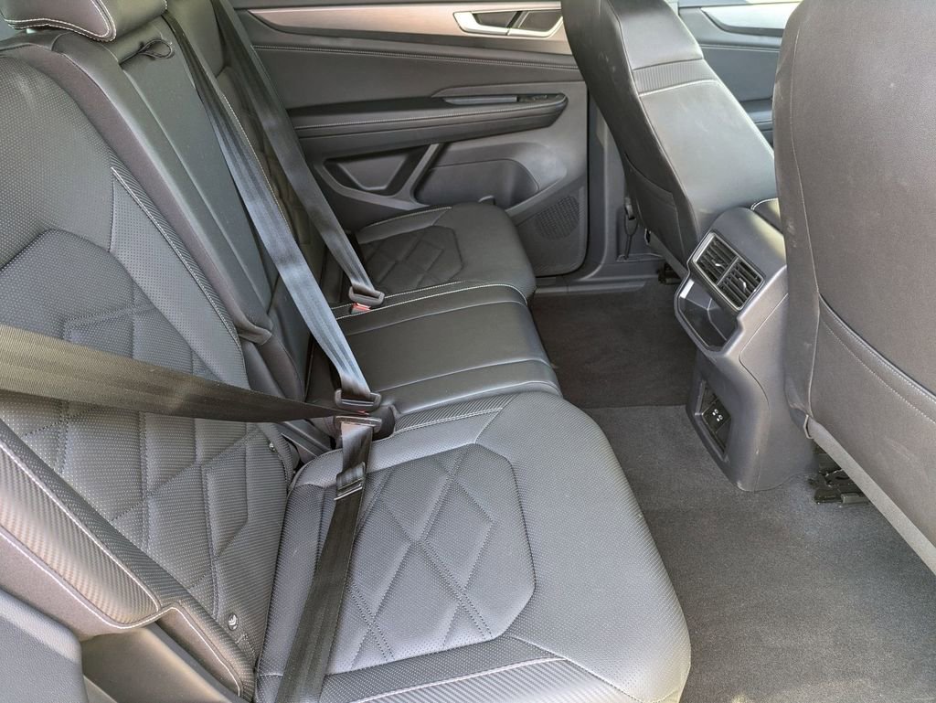 Used 2025 Volkswagen Atlas Cross Sport SE FWD image 30