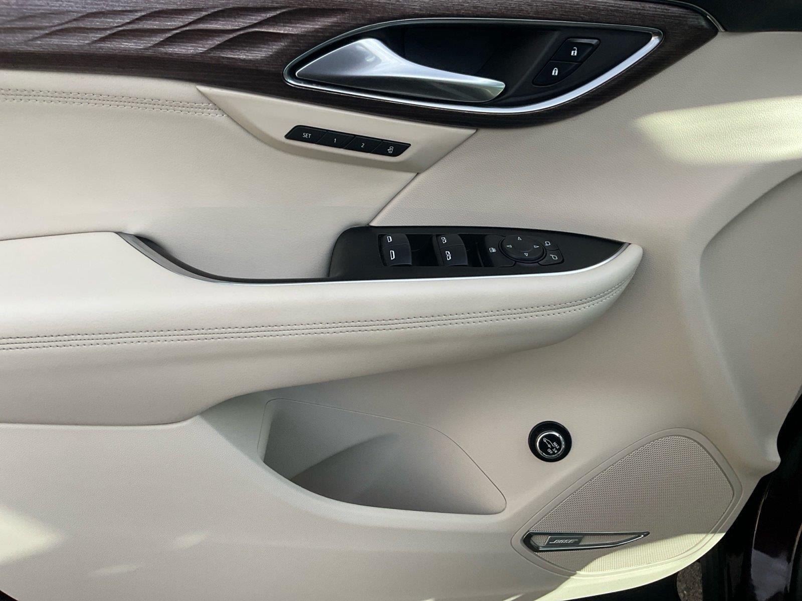 Certified 2021 Buick Envision Avenir w/ Technology Package II AWD/4WD image 19