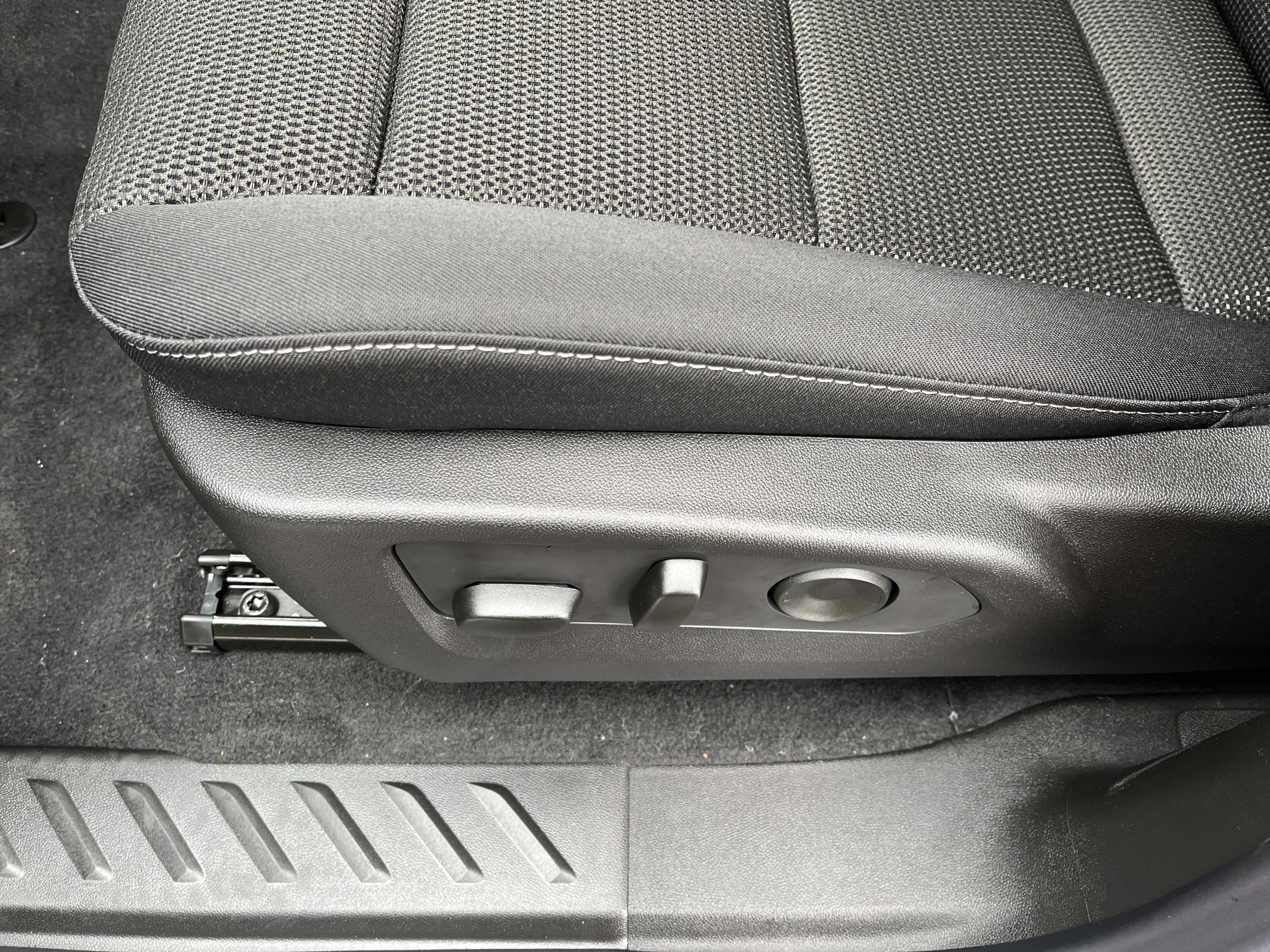 New 2026 GMC Canyon Elevation w/ Convenience Package image 13