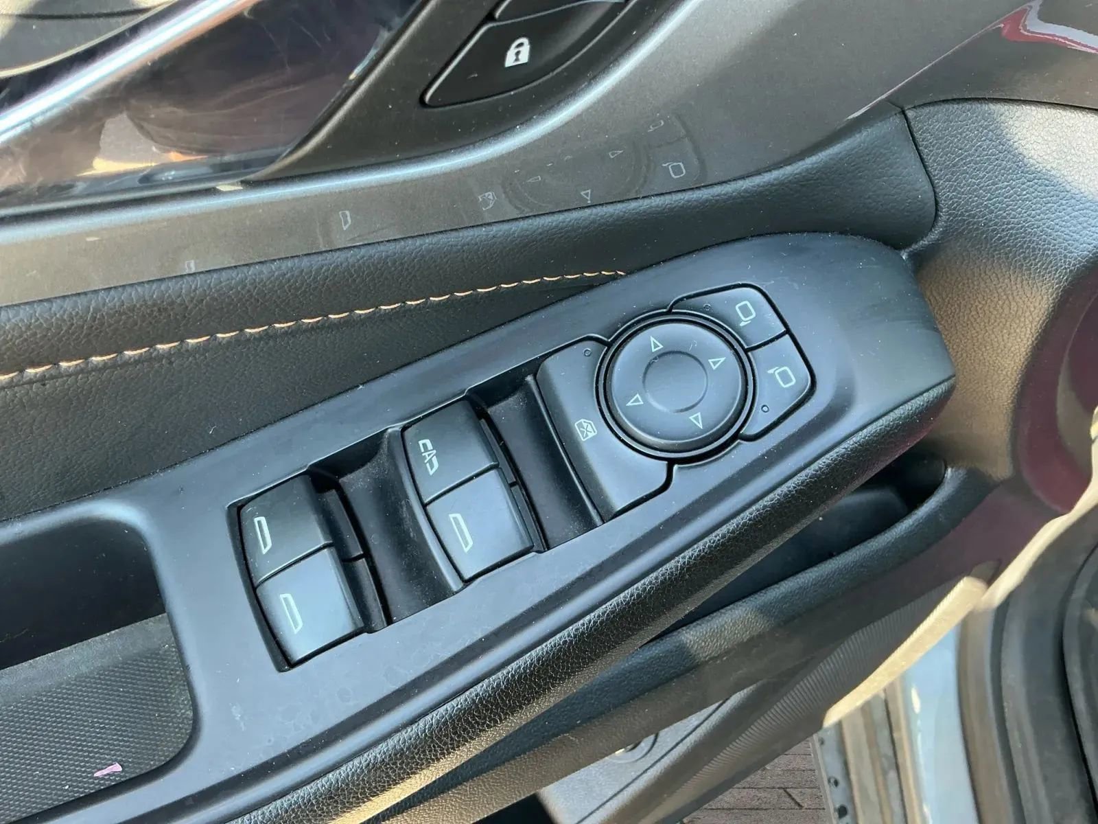 Used 2021 Chevrolet Traverse LT image 11