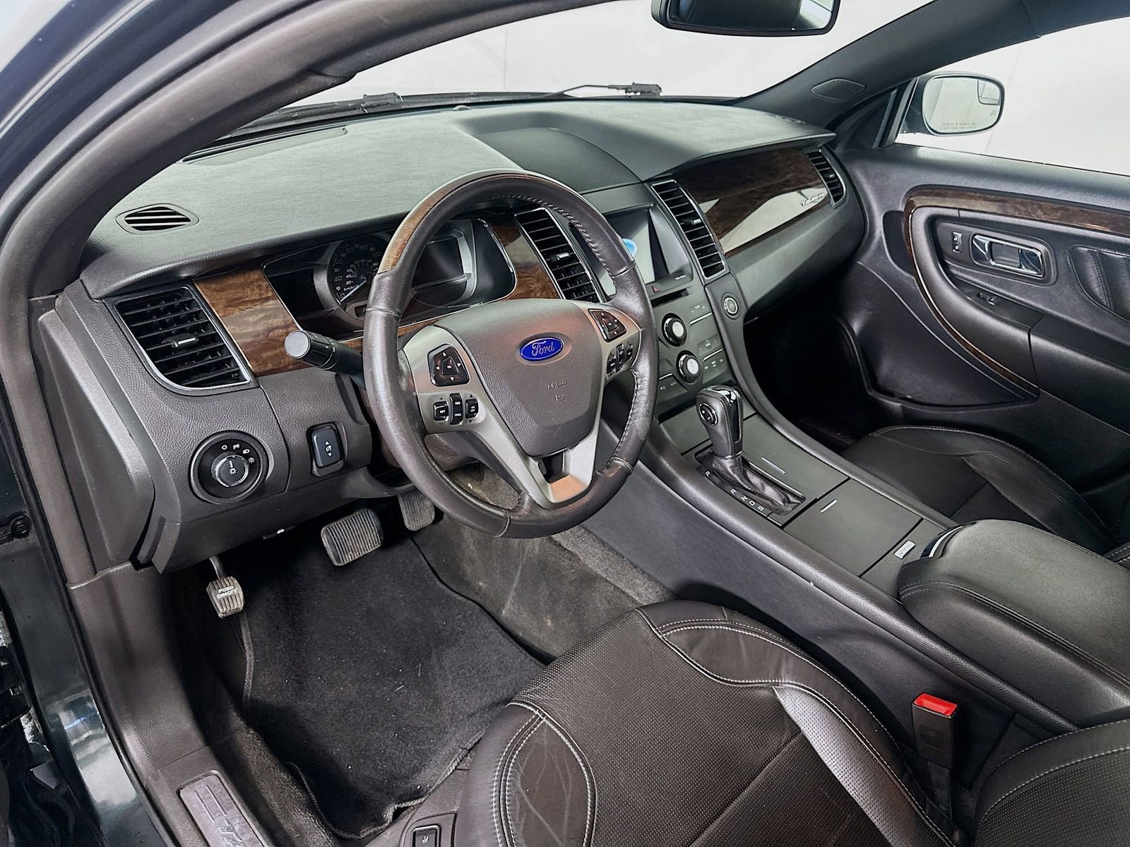 Used 2016 Ford Taurus Limited FWD image 9