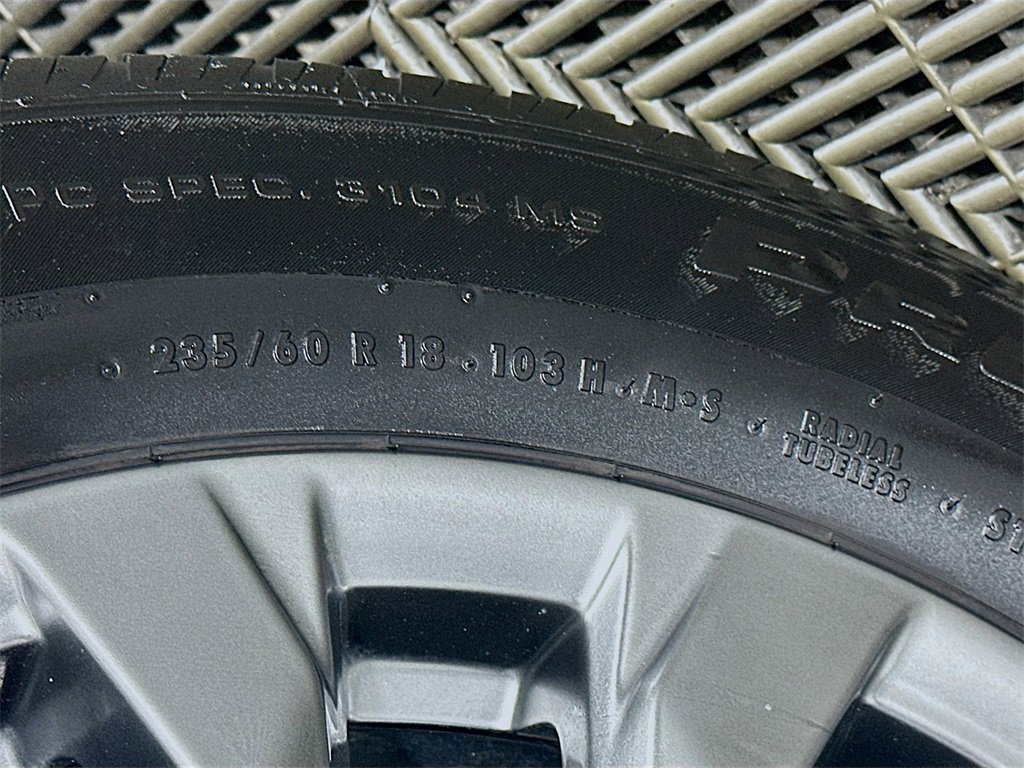 Used 2024 Cadillac XT4 Premium Luxury image 32