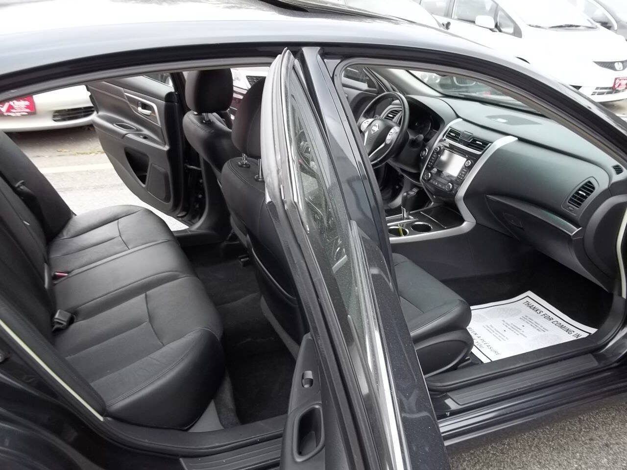 Used 2013 Nissan Altima 2.5 SL w/ Technology Pkg FWD image 9