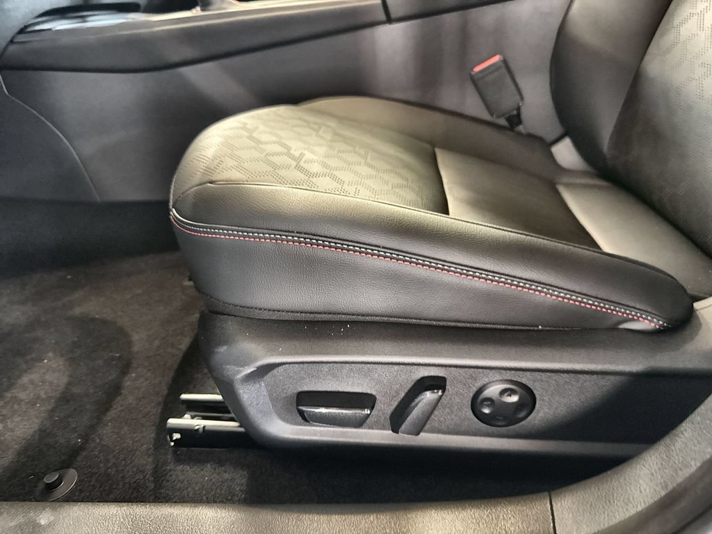 New 2026 Nissan Sentra SR w/ SR Premium Package FWD image 14