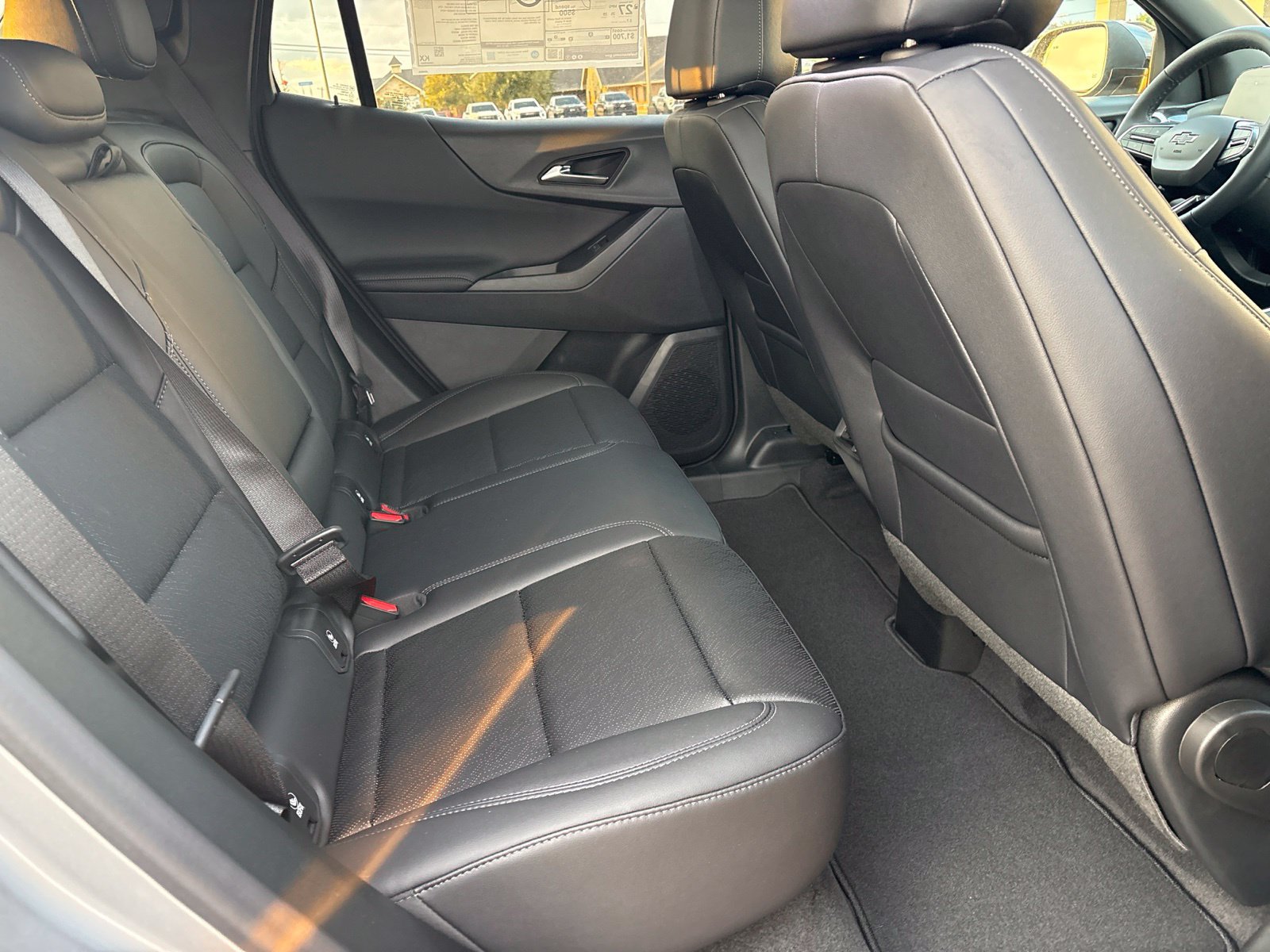 New 2027 Chevrolet Equinox LT w/ Convenience Package II FWD image 18