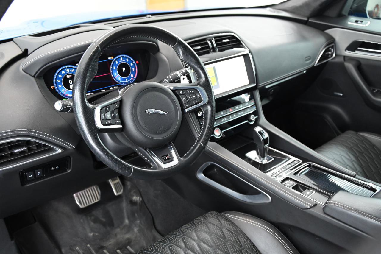 Used 2020 Jaguar F-PACE SVR image 25