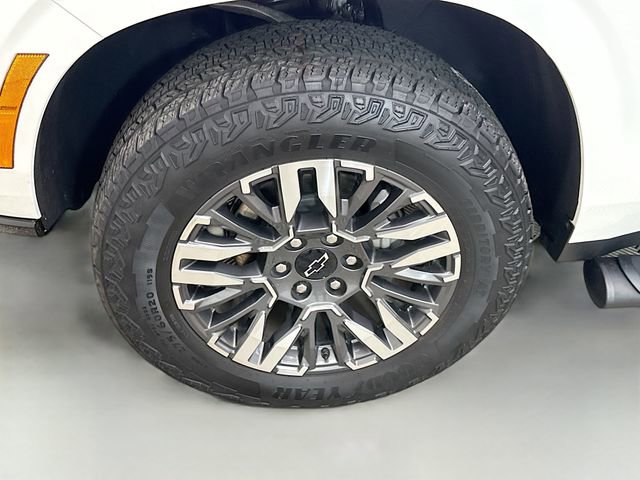 Used 2025 Chevrolet Tahoe Z71 w/ Comfort Package AWD/4WD image 36