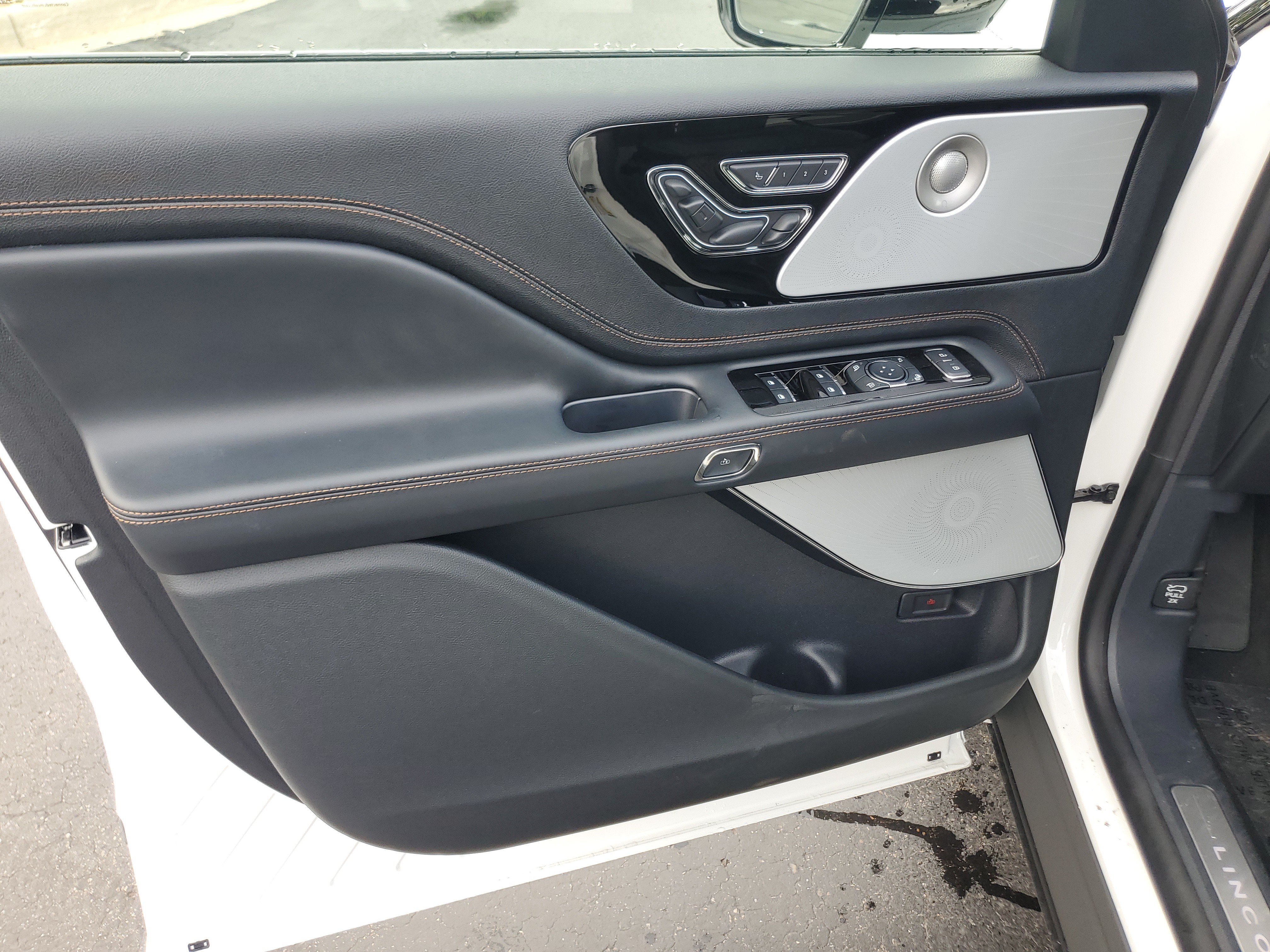 New 2026 Lincoln Aviator Black Label AWD/4WD image 8