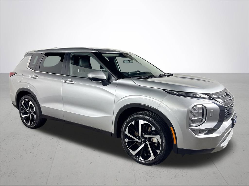 Used 2023 Mitsubishi Outlander SE image 4