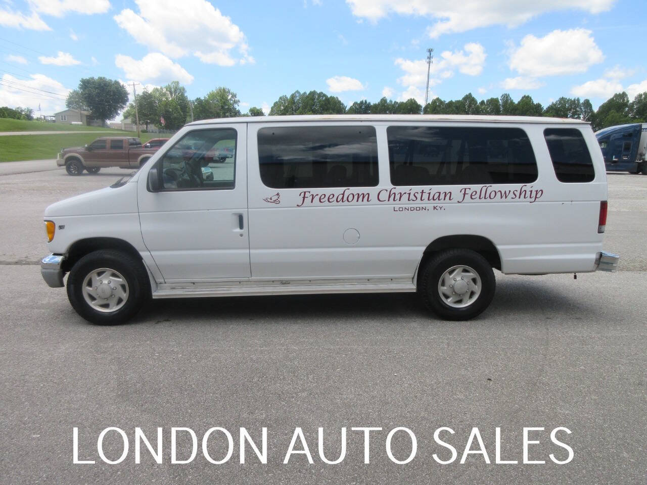 Used 2001 Ford E-350 and Econoline 350 XLT RWD image 3