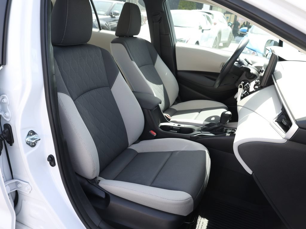 Used 2025 Toyota Corolla LE FWD image 18