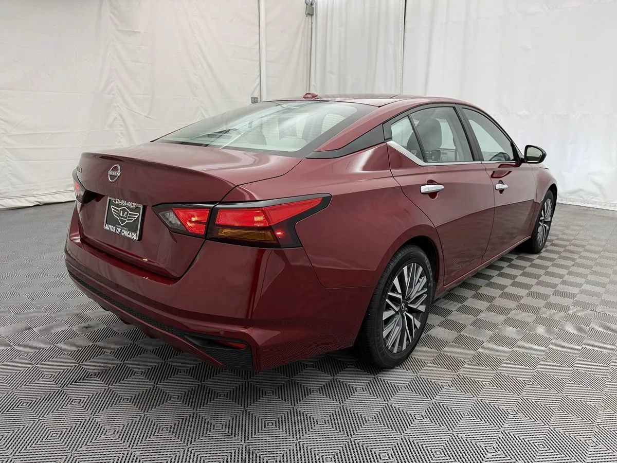 Used 2025 Nissan Altima 2.5 SV FWD image 4