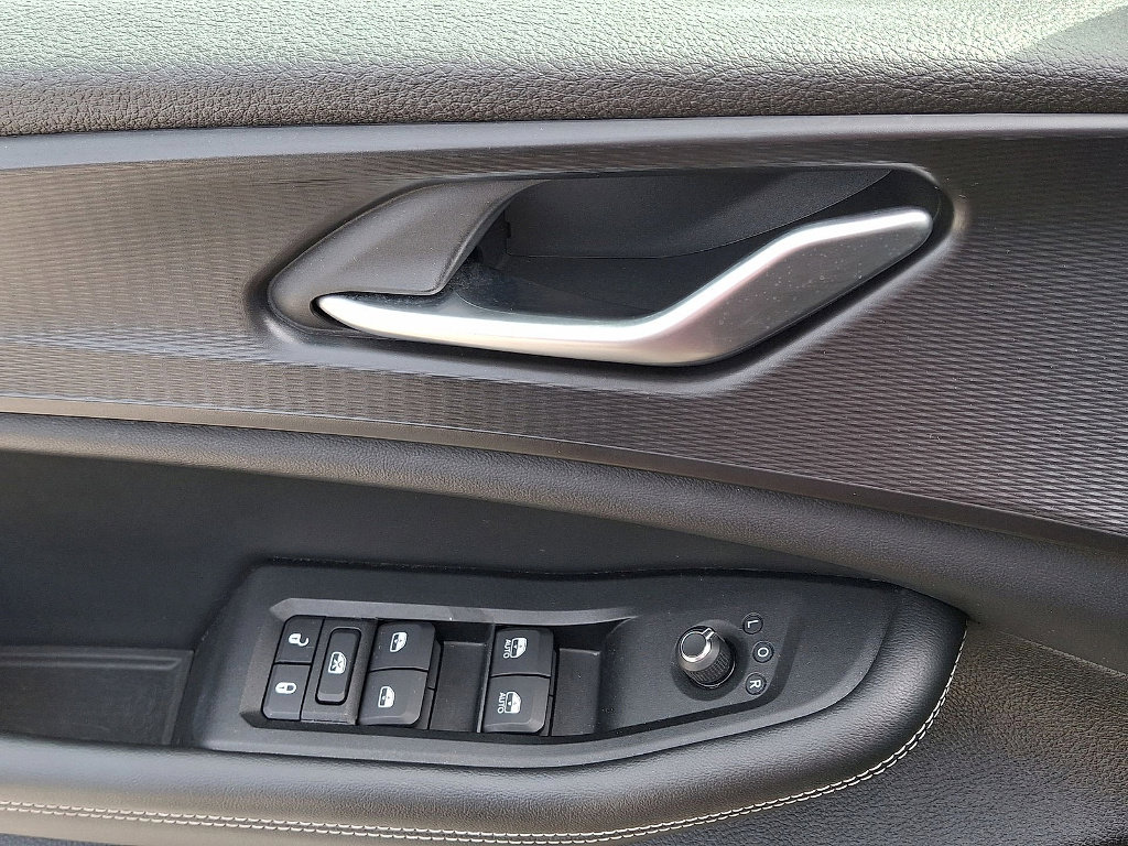 Certified 2023 Jeep Grand Cherokee Laredo w/ Luxury Tech Group I AWD/4WD image 39