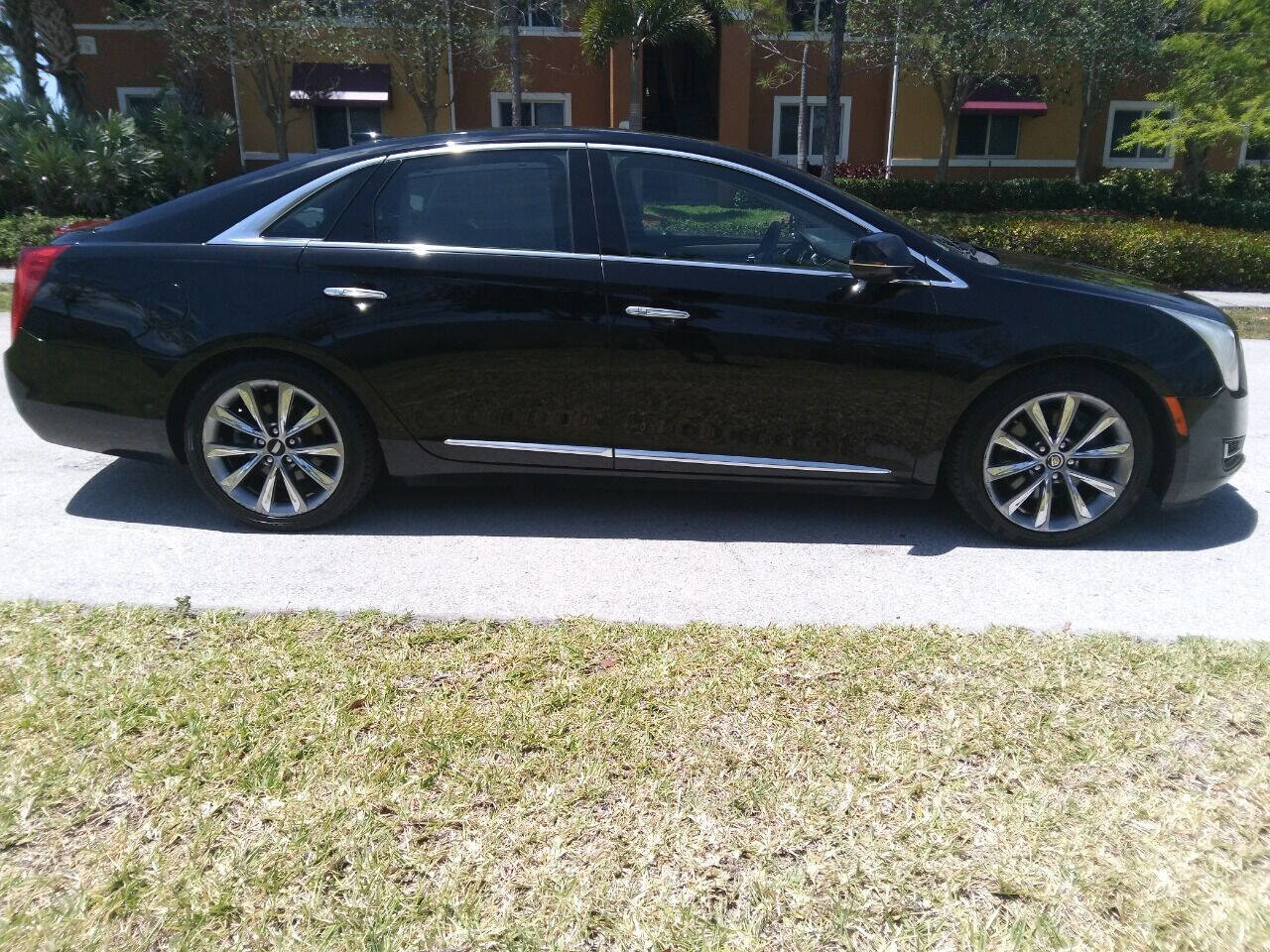 Used 2016 Cadillac XTS w/ Rear Seat Comfort Package image 3