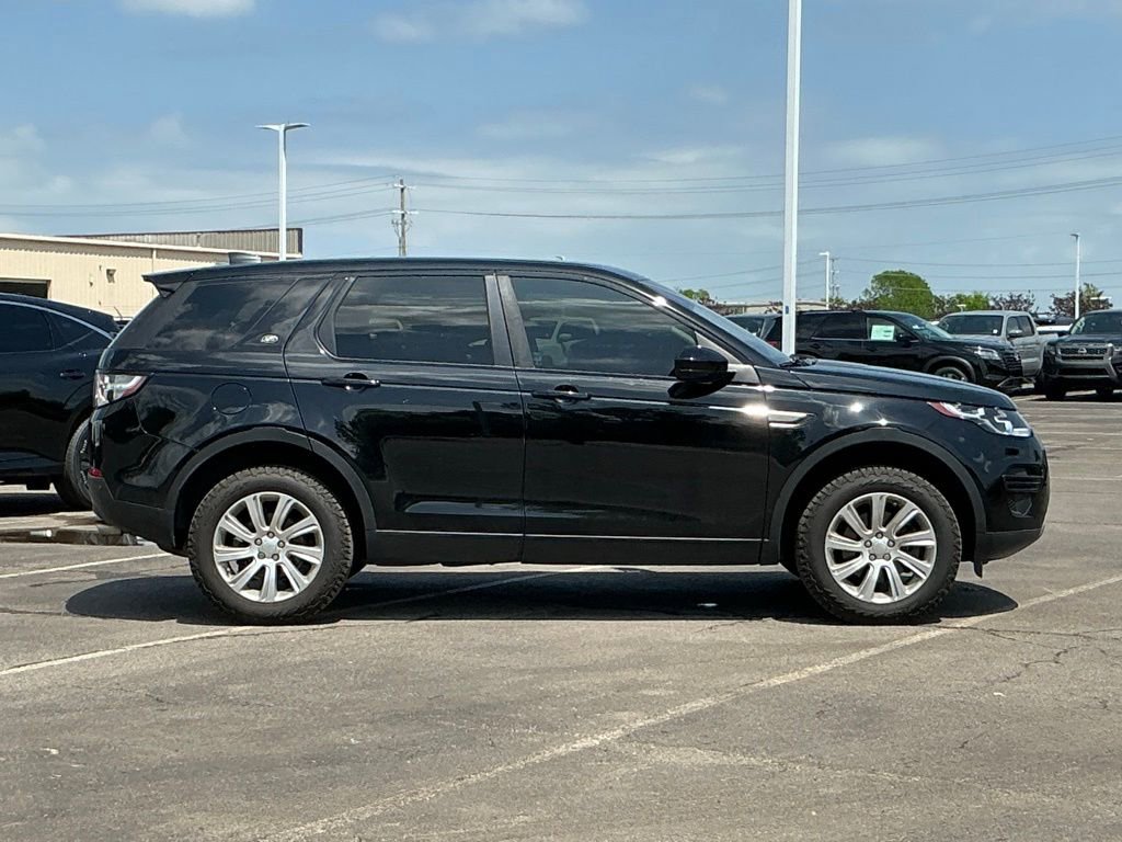 Used 2019 Land Rover Discovery Sport SE image 29