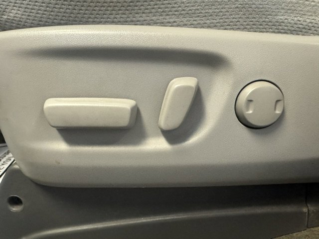 Used 2018 Toyota Sienna LE w/ Carpet Mat Package FWD image 23