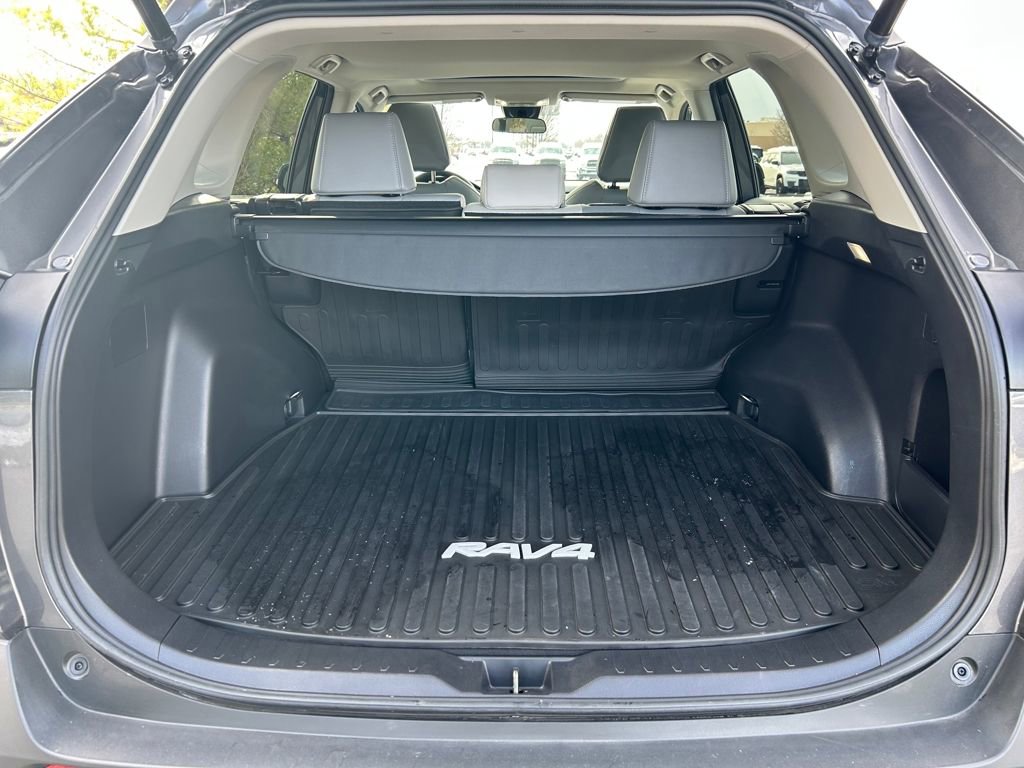 Used 2022 Toyota RAV4 XLE Premium image 27