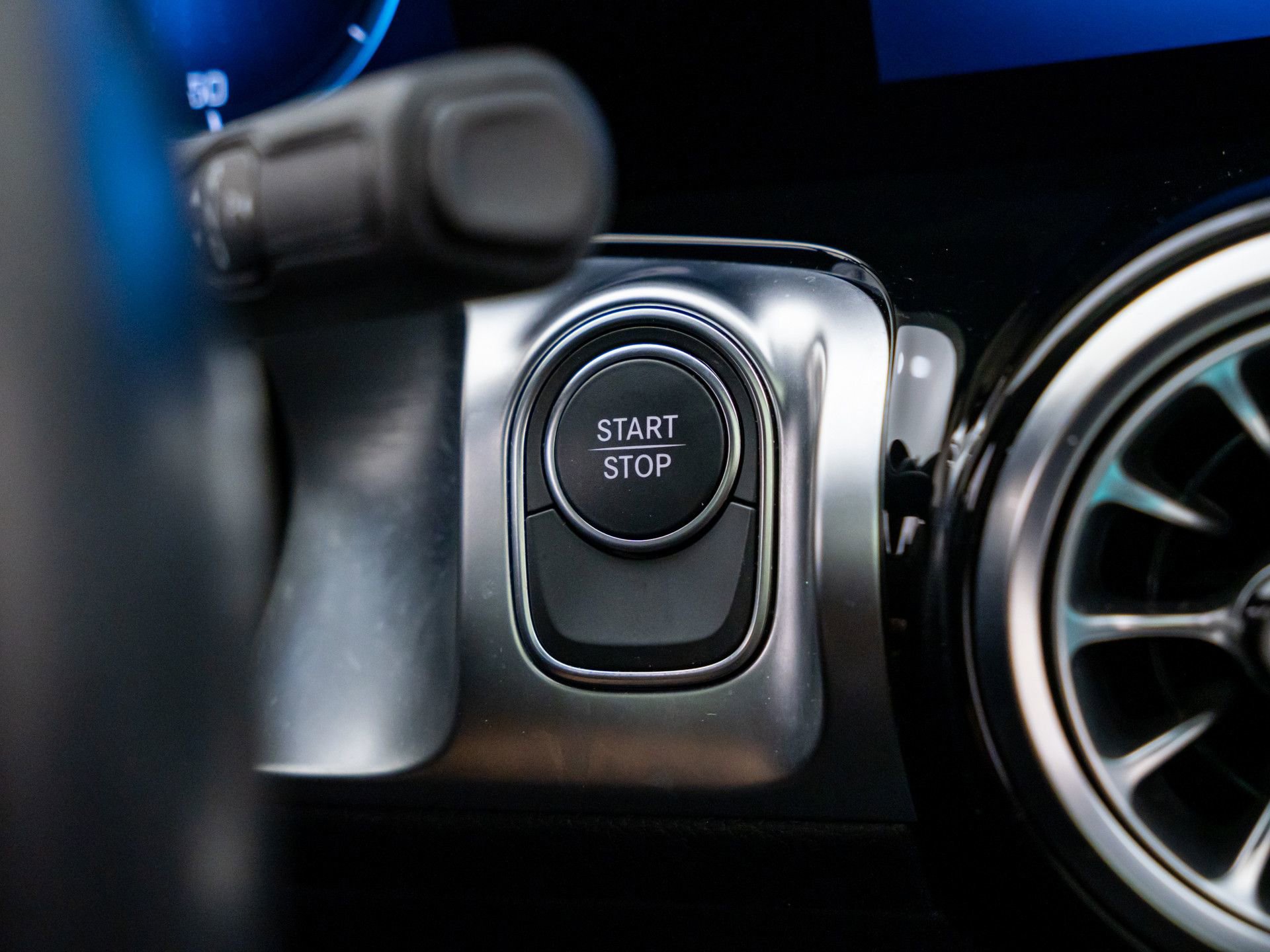 Used 2023 Mercedes-Benz EQB 300 4MATIC image 24