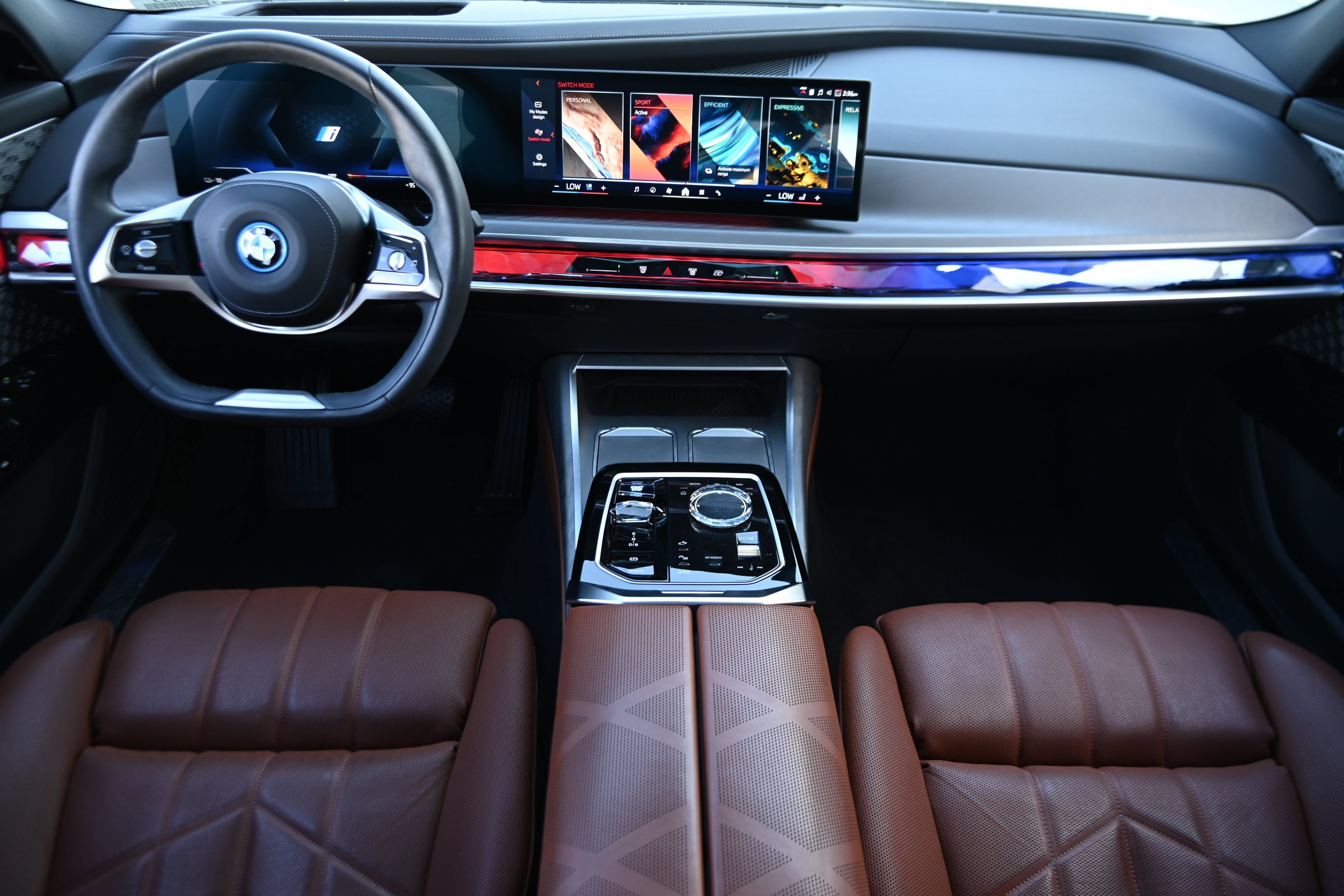 Certified 2023 BMW i7 xDrive60 w/ Executive Package 2 AWD/4WD image 15