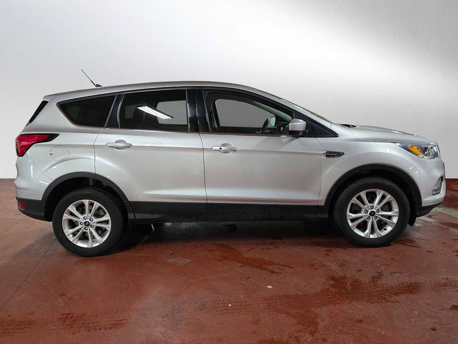 Used 2019 Ford Escape SE image 2