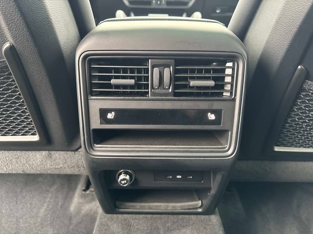 Used 2024 Porsche Cayenne w/ Premium Package AWD/4WD image 14