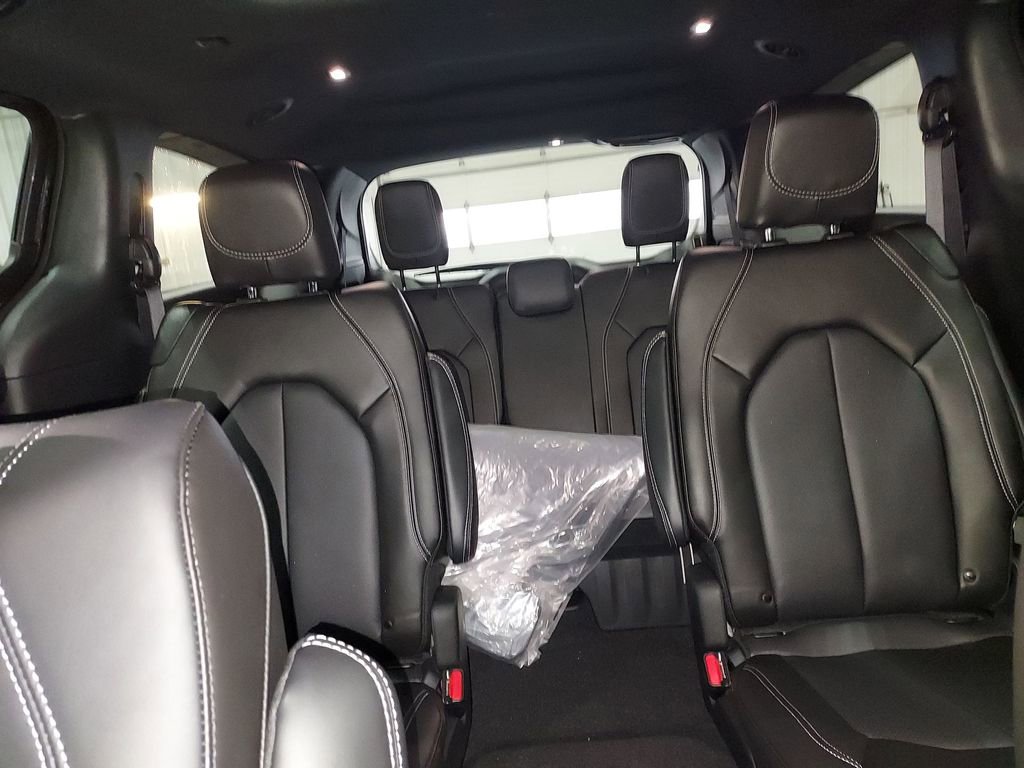 New 2026 Chrysler Pacifica Select w/ S Appearance Package image 13