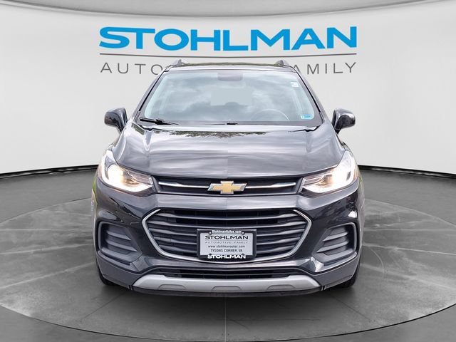 Used 2020 Chevrolet Trax LT w/ Sun & Sound Package FWD image 2