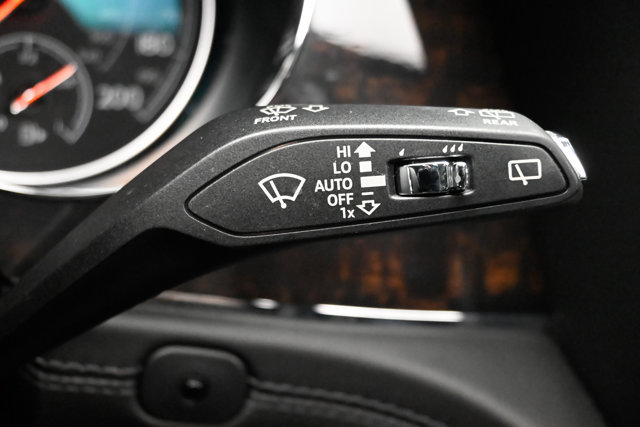 Used 2019 Bentley Bentayga AWD/4WD image 78