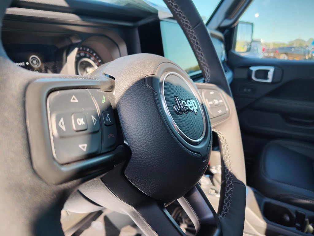 New 2025 Jeep Gladiator Sport w/ Premium Package AWD/4WD image 18