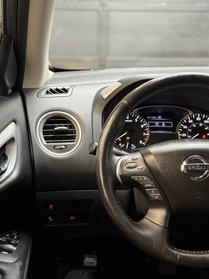 Used 2019 Nissan Pathfinder SV image 15