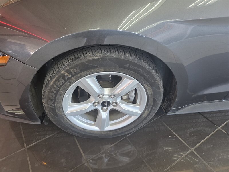Used 2019 Ford Mustang Convertible RWD image 27