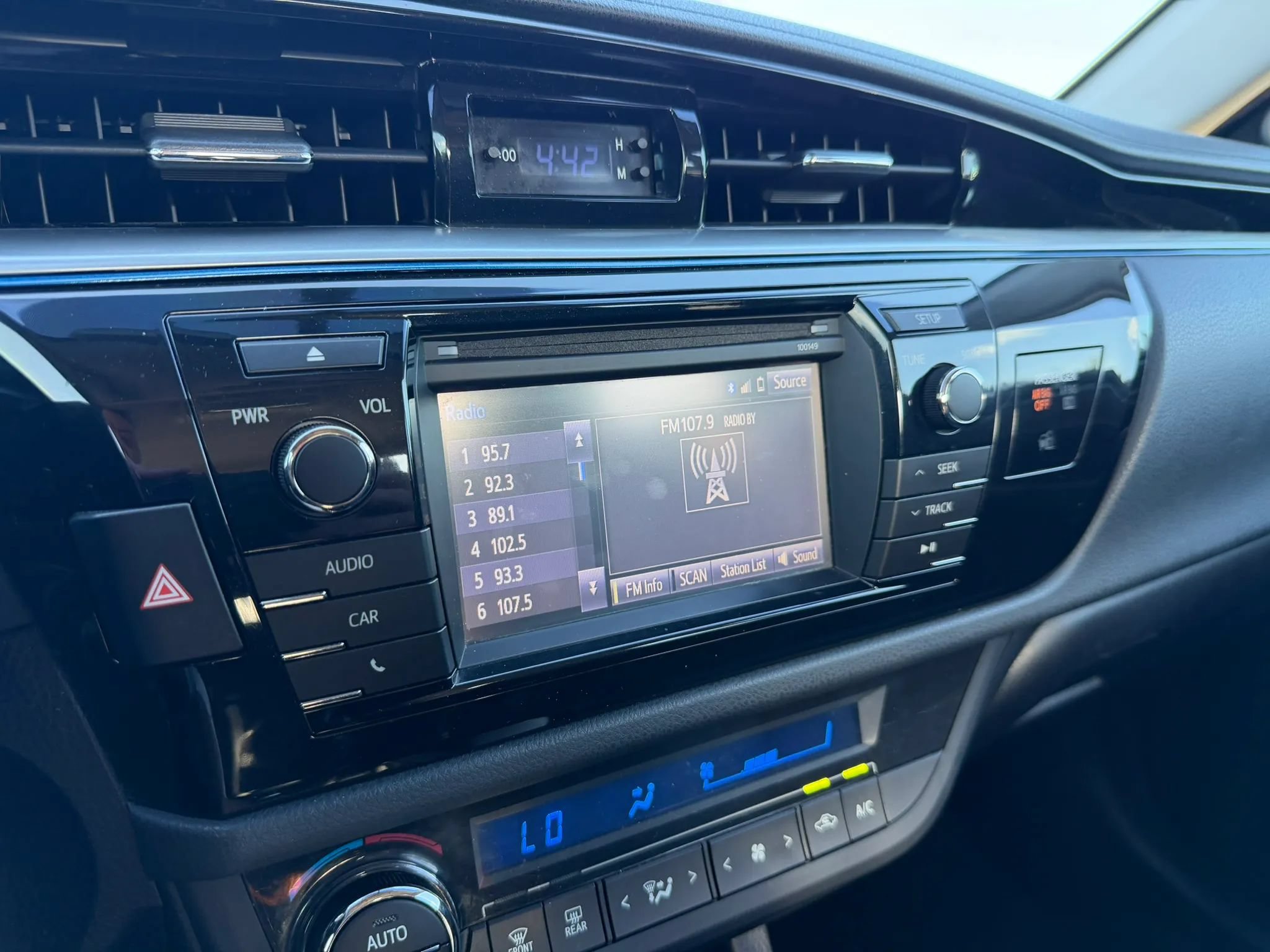 Used 2014 Toyota Corolla S FWD image 10
