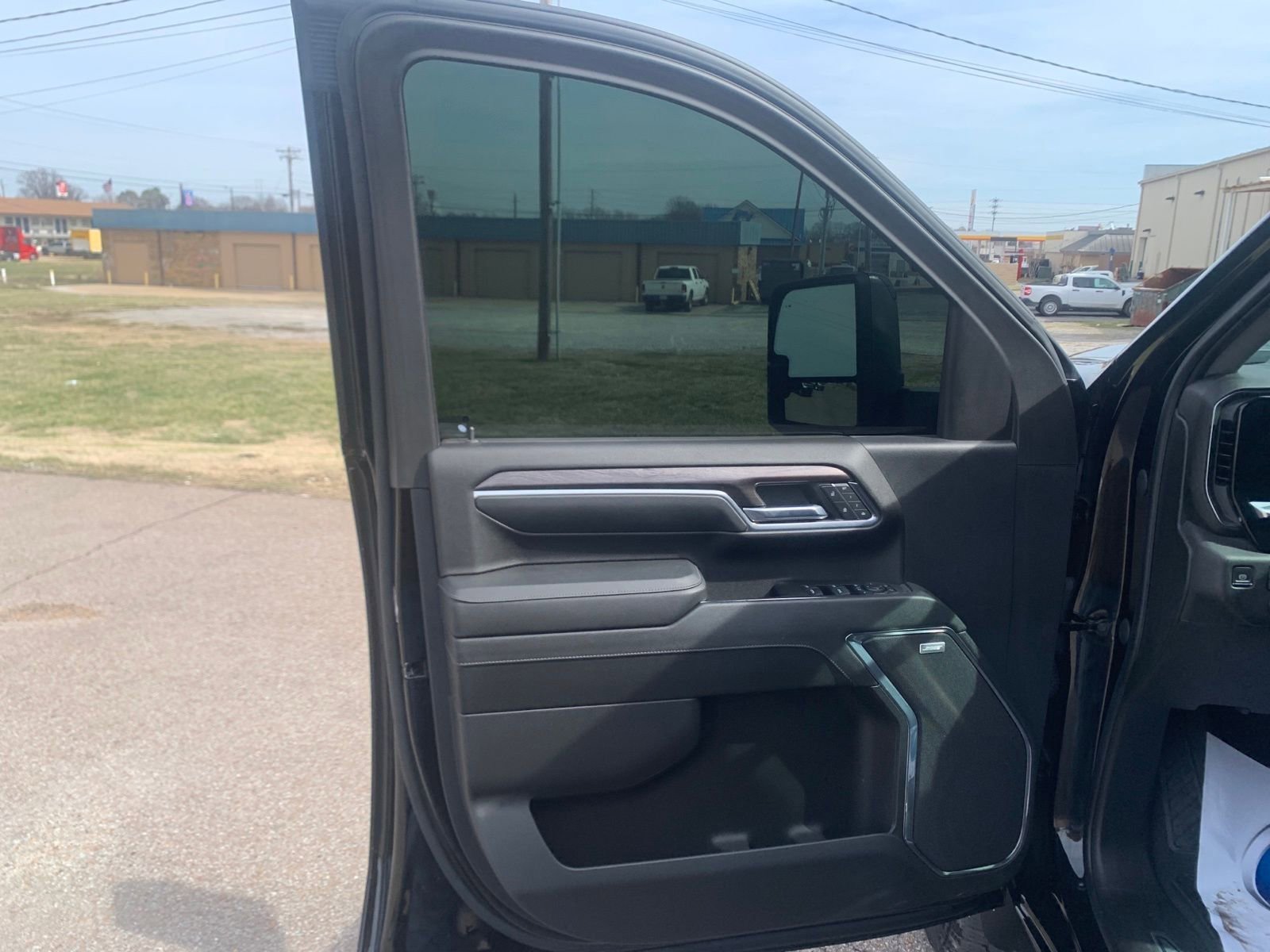 Used 2024 Chevrolet Silverado 2500 LTZ w/ LTZ Plus Package image 12