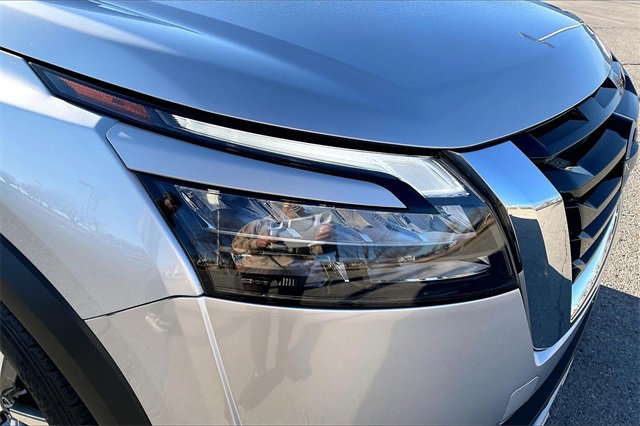 Certified 2025 Nissan Pathfinder SL image 28